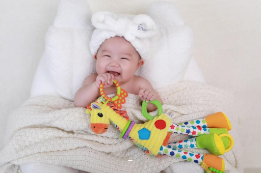 东明三个月宝宝正确抱姿